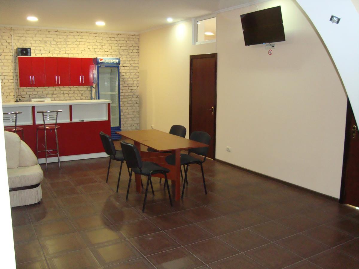 ז'יטומיר Hostel Sofia מראה חיצוני תמונה